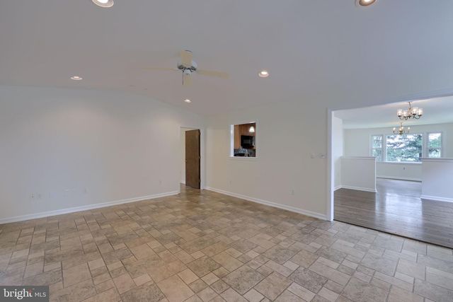 2810 HARRISBURG PIKE, Lancaster, PA 17601