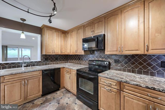 2810 HARRISBURG PIKE, Lancaster, PA 17601