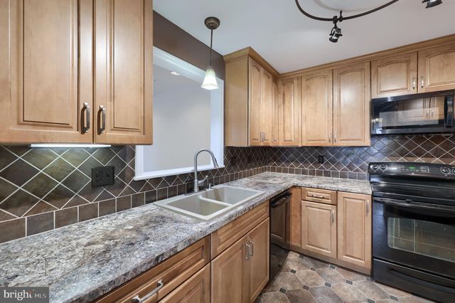 2810 HARRISBURG PIKE, Lancaster, PA 17601