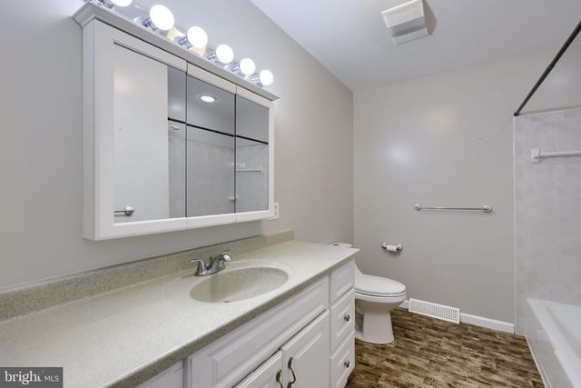 2810 HARRISBURG PIKE, Lancaster, PA 17601