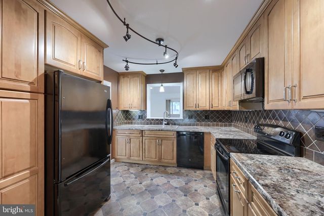 2810 HARRISBURG PIKE, Lancaster, PA 17601