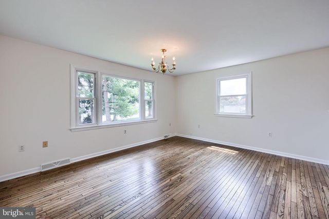 2810 HARRISBURG PIKE, Lancaster, PA 17601