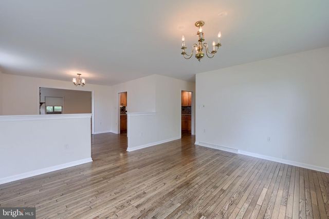 2810 HARRISBURG PIKE, Lancaster, PA 17601