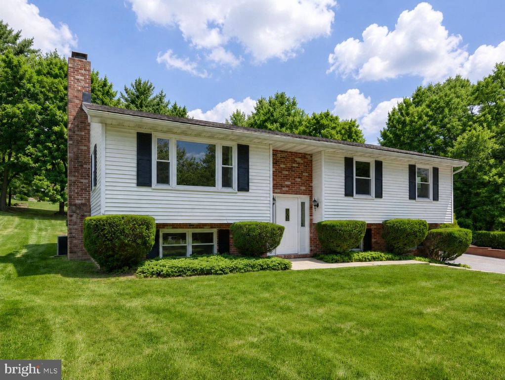 2810 HARRISBURG PIKE, Lancaster, PA 17601