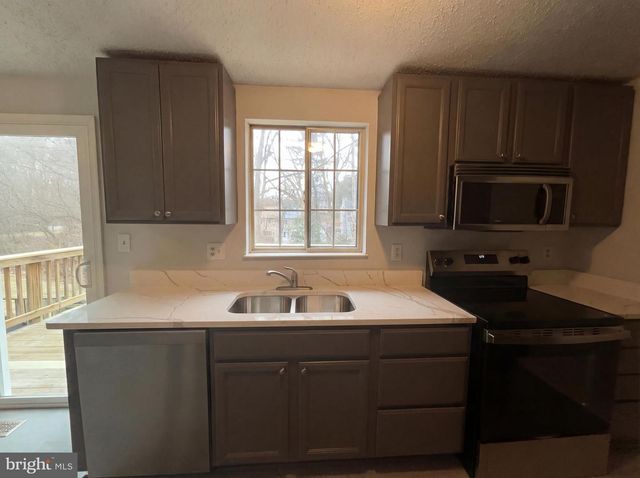 13524 BENTLEY CIR, Woodbridge, VA 22192