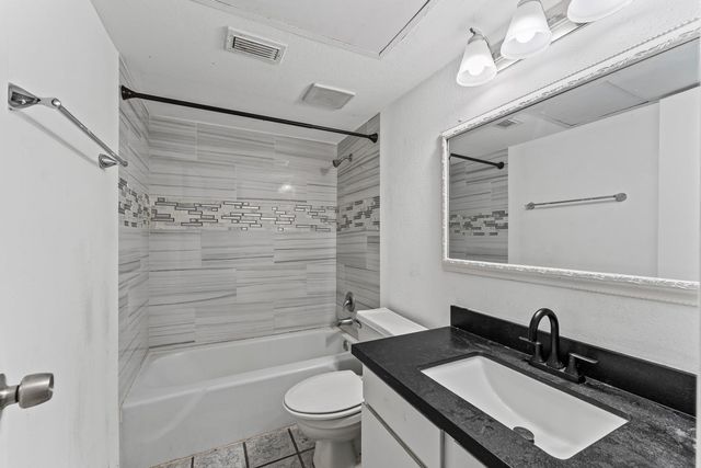 4627 Wild Indigo Street 591, Houston, TX 77027