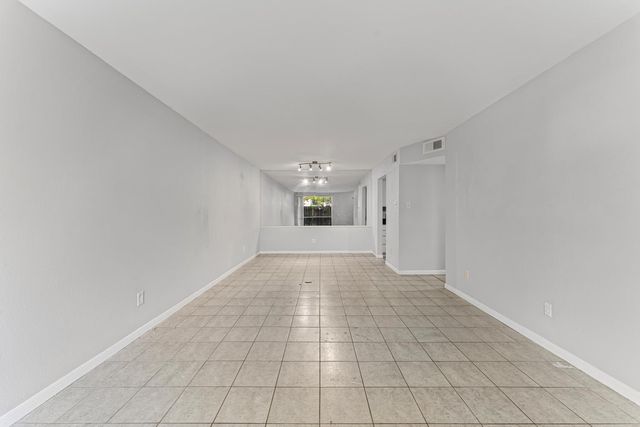 4627 Wild Indigo Street 591, Houston, TX 77027