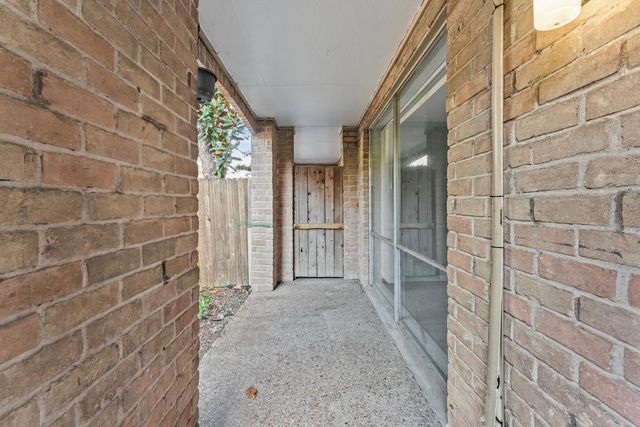 4627 Wild Indigo Street 591, Houston, TX 77027