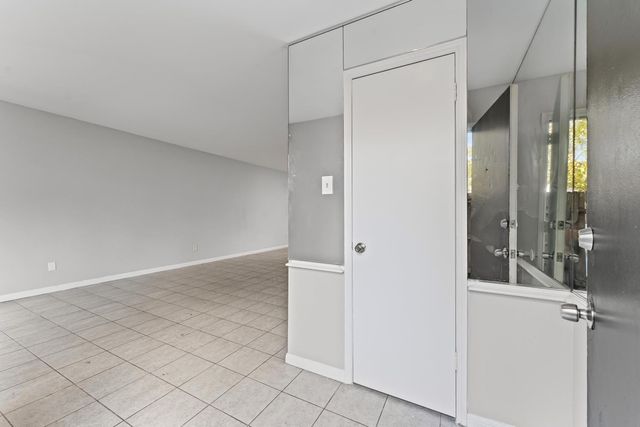 4627 Wild Indigo Street 591, Houston, TX 77027