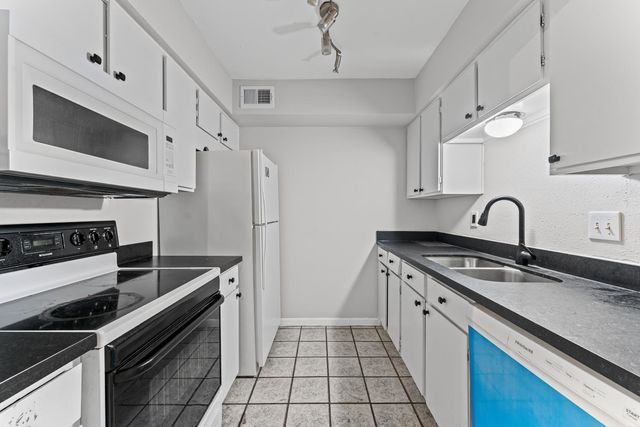 4627 Wild Indigo Street 591, Houston, TX 77027