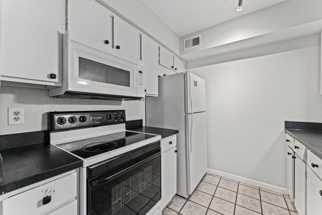 4627 Wild Indigo Street 591, Houston, TX 77027