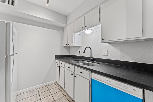 4627 Wild Indigo Street 591, Houston, TX 77027