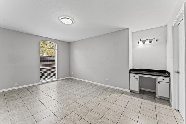 4627 Wild Indigo Street 591, Houston, TX 77027