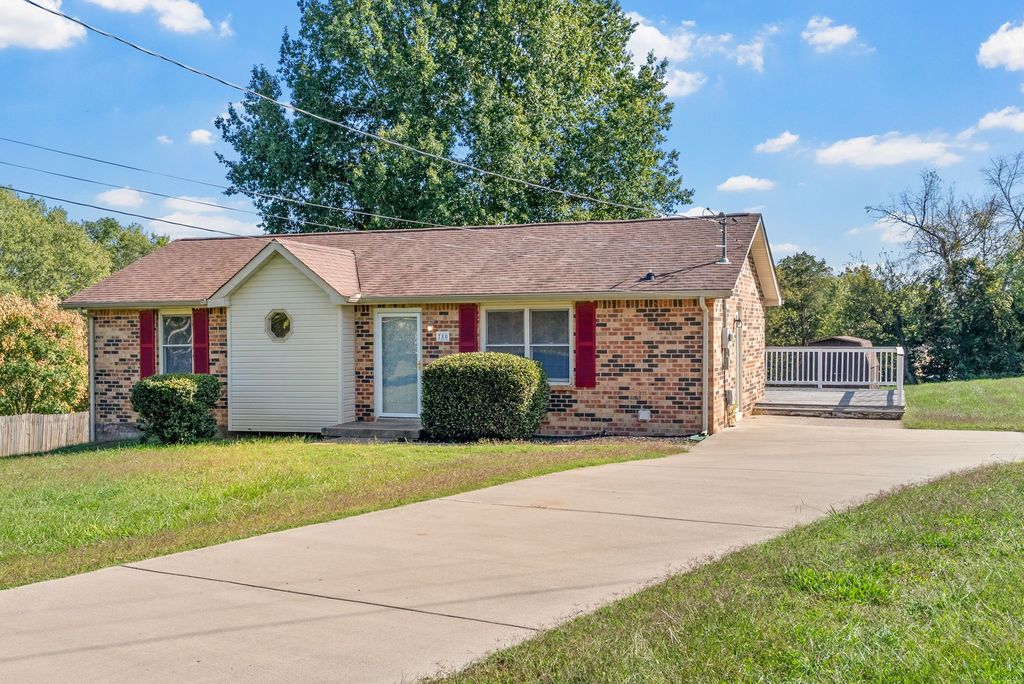 780 Pollard Rd, Clarksville, TN 37042