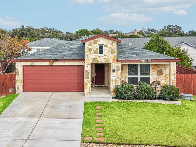 1909 Omaha DR, Lago Vista, TX 78645