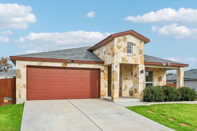 1909 Omaha DR, Lago Vista, TX 78645