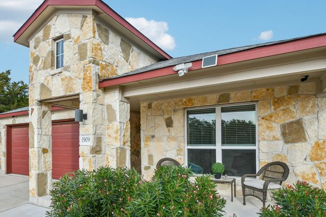 1909 Omaha DR, Lago Vista, TX 78645