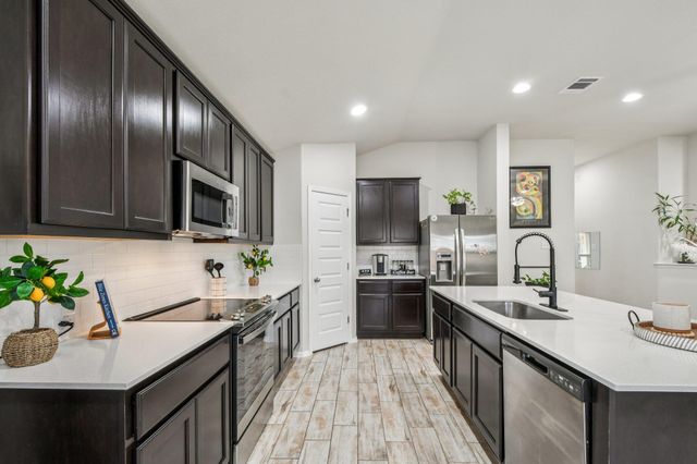 1909 Omaha DR, Lago Vista, TX 78645