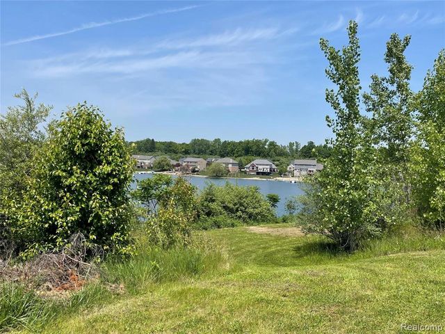 1170 Glass Lake Circle, Oxford, MI 48371