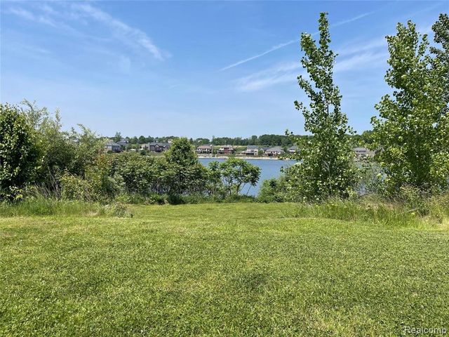 1170 Glass Lake Circle, Oxford, MI 48371