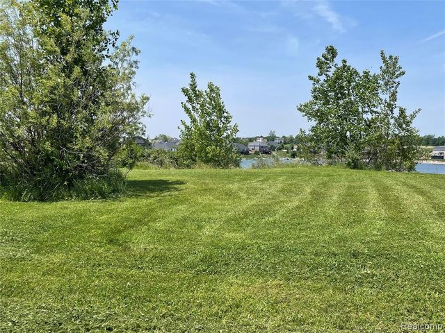 1170 Glass Lake Circle, Oxford, MI 48371