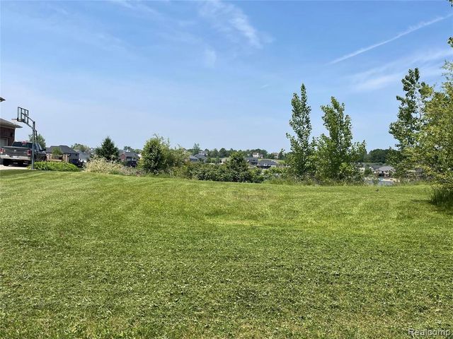 1170 Glass Lake Circle, Oxford, MI 48371