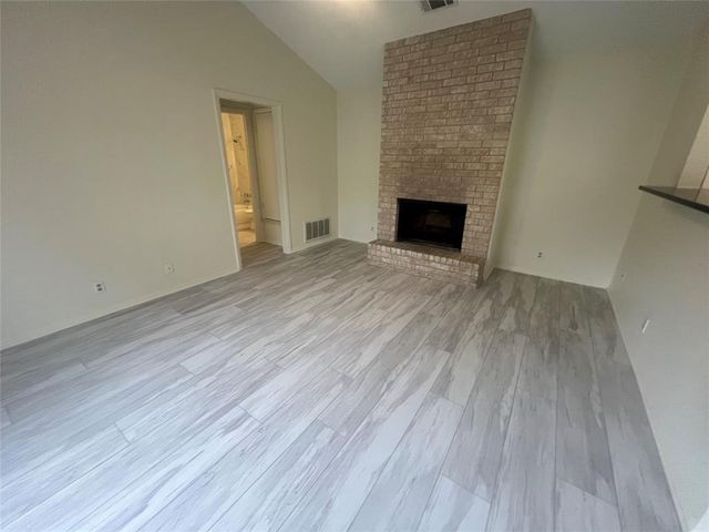 807 Lloyd LN A, Elgin, TX 78621