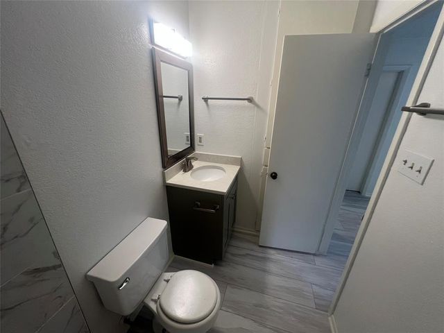 807 Lloyd LN A, Elgin, TX 78621