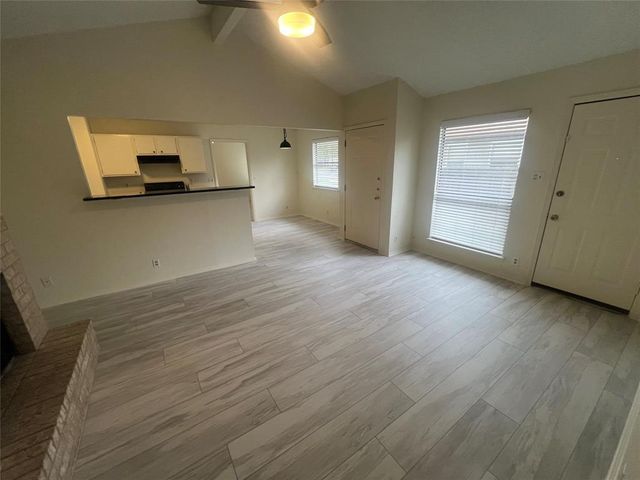 807 Lloyd LN A, Elgin, TX 78621