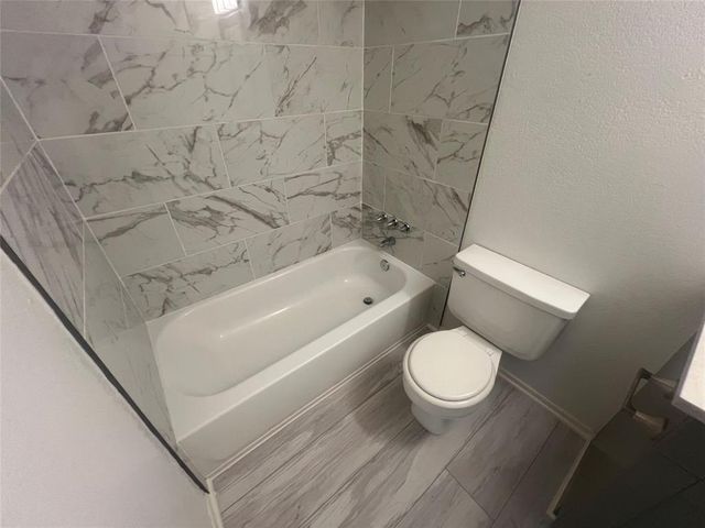 807 Lloyd LN A, Elgin, TX 78621