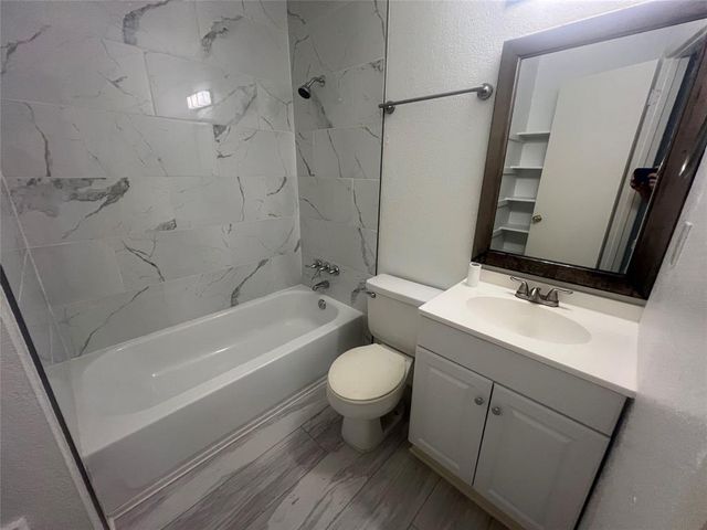 807 Lloyd LN A, Elgin, TX 78621
