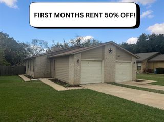 807 Lloyd LN A, Elgin, TX 78621