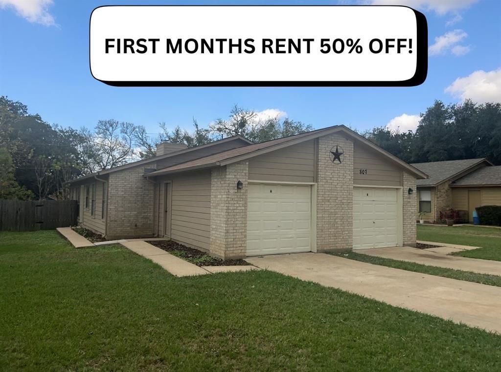 807 Lloyd LN A, Elgin, TX 78621