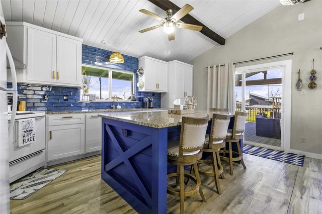 129 Second Avenue, Onalaska, TX 77360