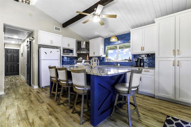 129 Second Avenue, Onalaska, TX 77360