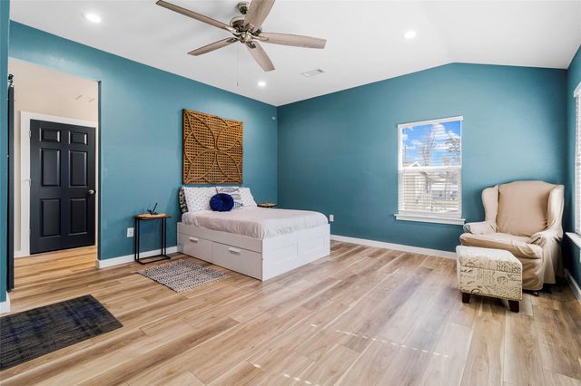 129 Second Avenue, Onalaska, TX 77360