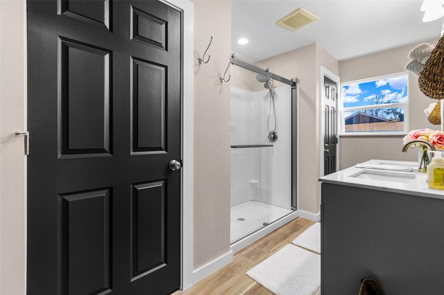 129 Second Avenue, Onalaska, TX 77360