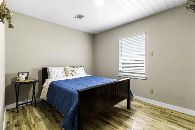 129 Second Avenue, Onalaska, TX 77360