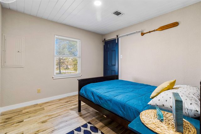 129 Second Avenue, Onalaska, TX 77360