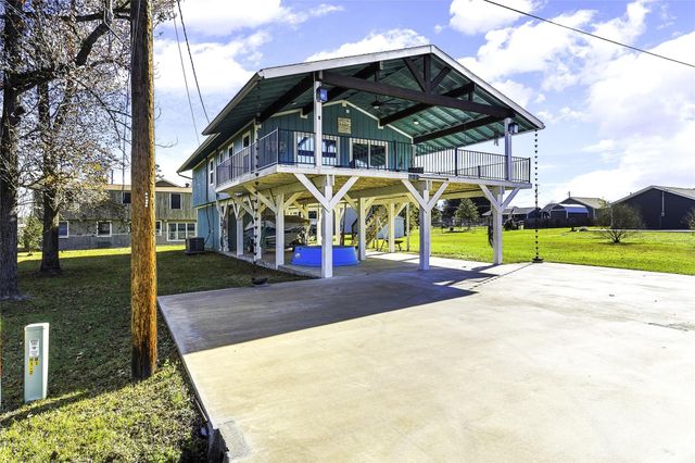 129 Second Avenue, Onalaska, TX 77360