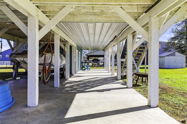 129 Second Avenue, Onalaska, TX 77360