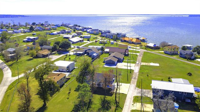 129 Second Avenue, Onalaska, TX 77360