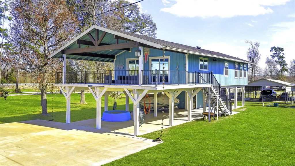 129 Second Avenue, Onalaska, TX 77360