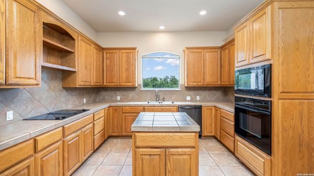 27509 Boerne Cliff Dr, Boerne, TX 78006
