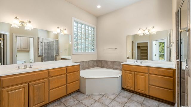 27509 Boerne Cliff Dr, Boerne, TX 78006
