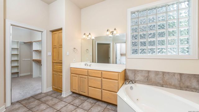 27509 Boerne Cliff Dr, Boerne, TX 78006