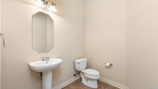 27509 Boerne Cliff Dr, Boerne, TX 78006