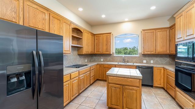 27509 Boerne Cliff Dr, Boerne, TX 78006