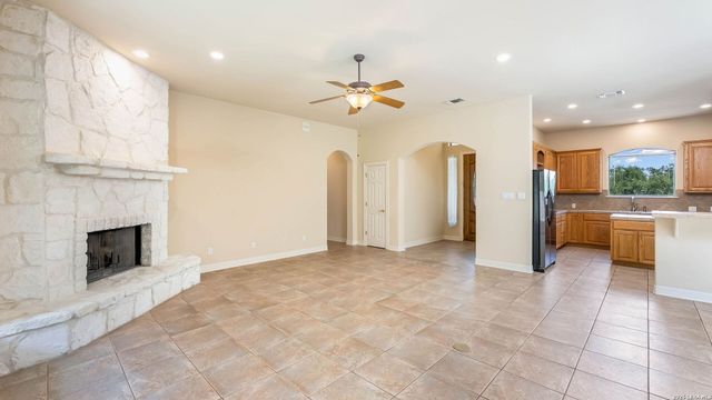 27509 Boerne Cliff Dr, Boerne, TX 78006