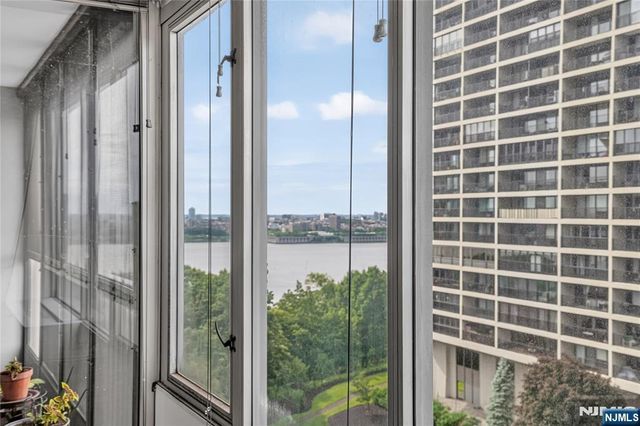 6 Horizon 602, Fort Lee, NJ 07024